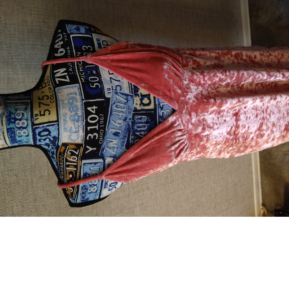 FOREVER 21 - PINK VELVET NIGHT SHIRT - SIZE LARGE - Picture 3 of 6